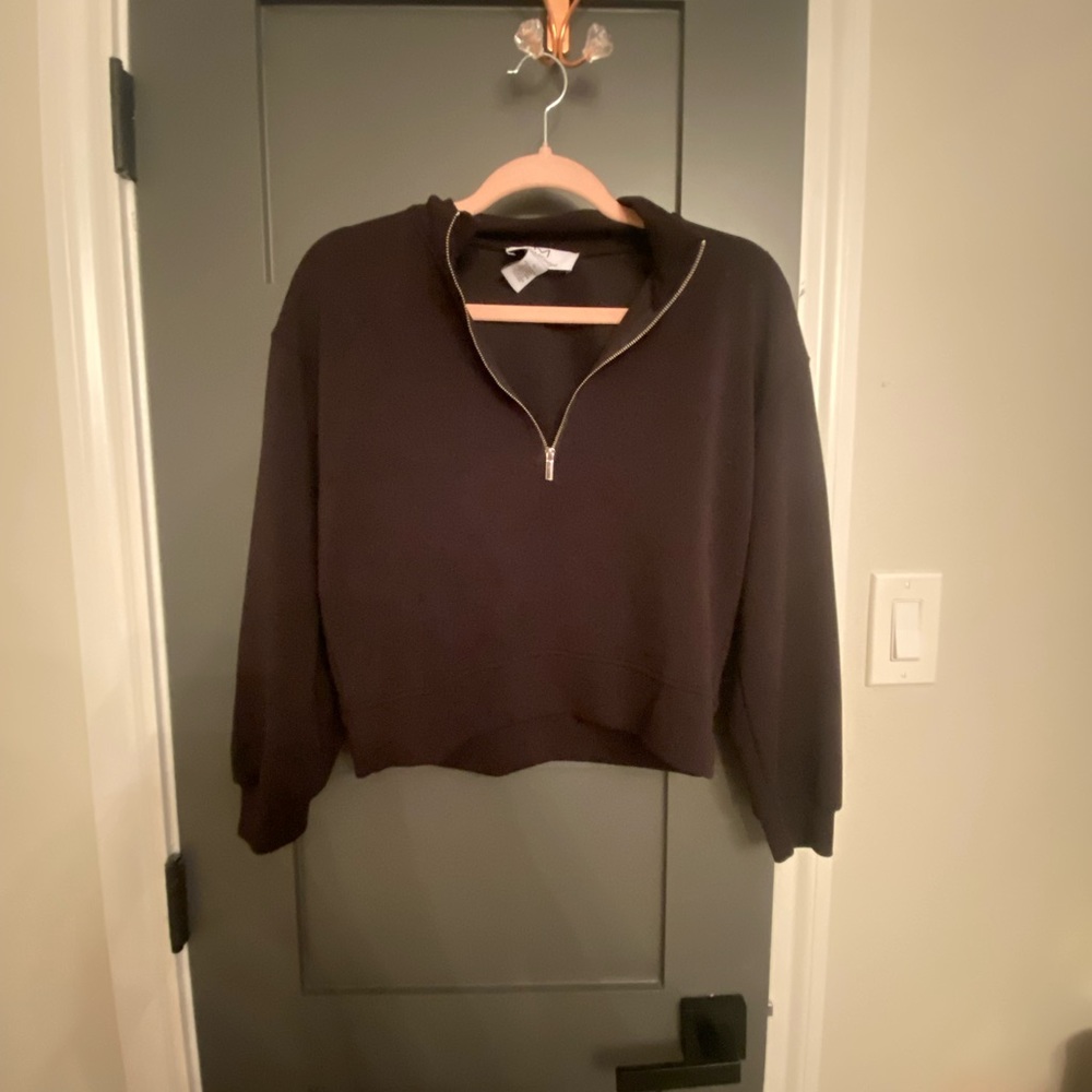 Black quarter zip cropped shirt